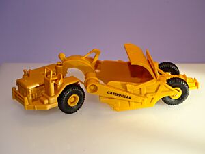 CATERPILLAR-Schürfkübelzug