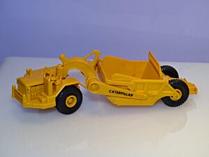 CATERPILLAR-Schürfkübelzug