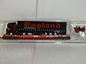 HUPAC-Niederflurwagen für LKW-Transporte, ÖKOMBI, Gattung Saadkms, 8-achsig, beladen mit Lkw (´England´)