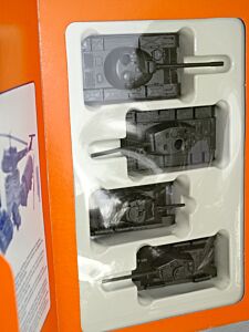 4 Sowjetische Tanks