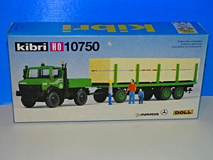 Mercedes Benz Unimog mit Schnittholz-Anhänger
