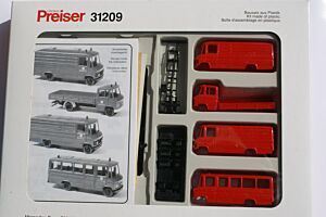 4 verschiedene Feuerwehr Fahrzeuge