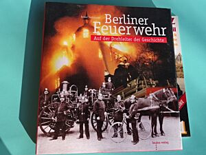 Berliner Feuerwehr-Auf der Drehleiter der Geschichte