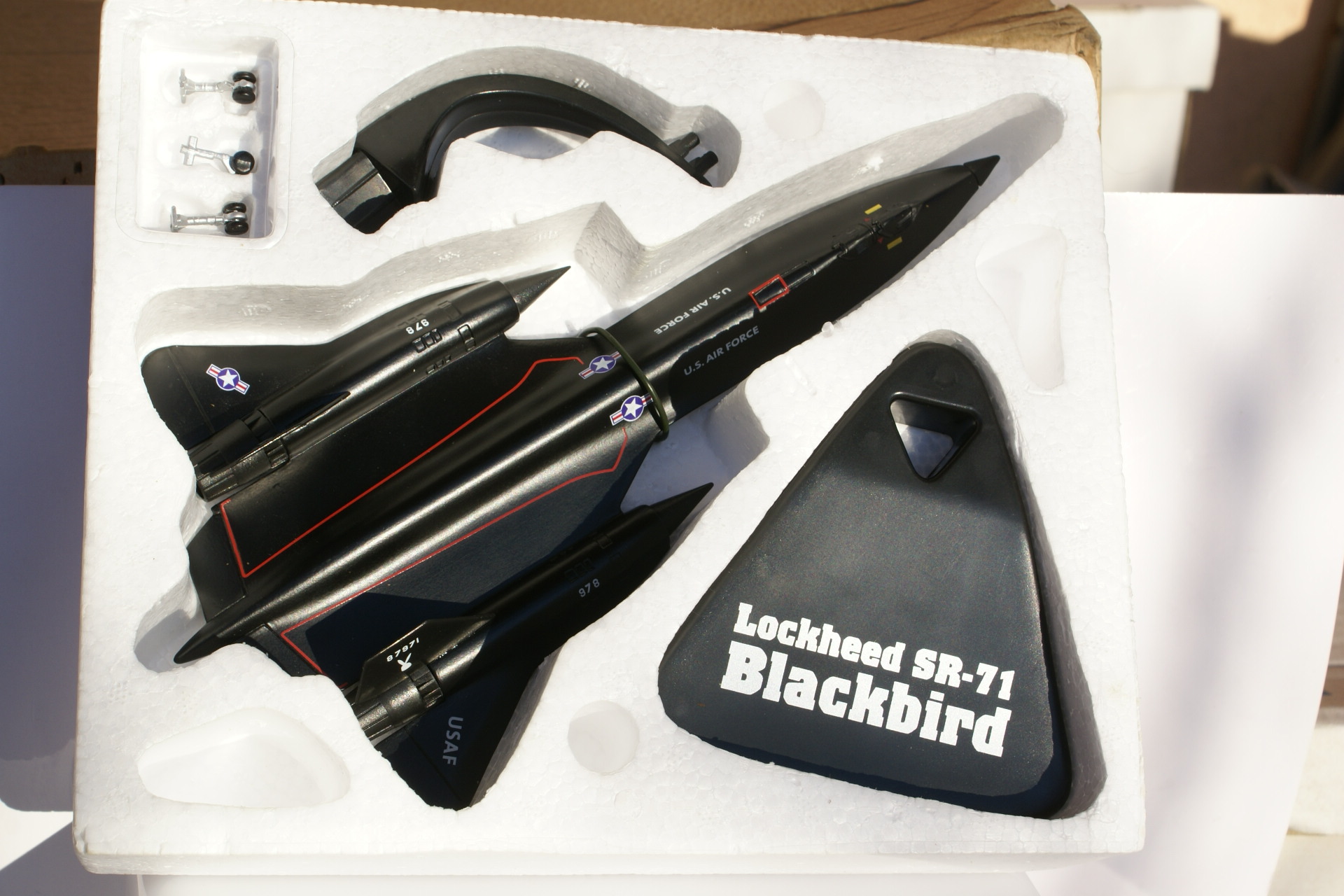 Lockheed SR-71 Blackbird Fertigmodell Maßstab 1:144 Die-Cast ready built 