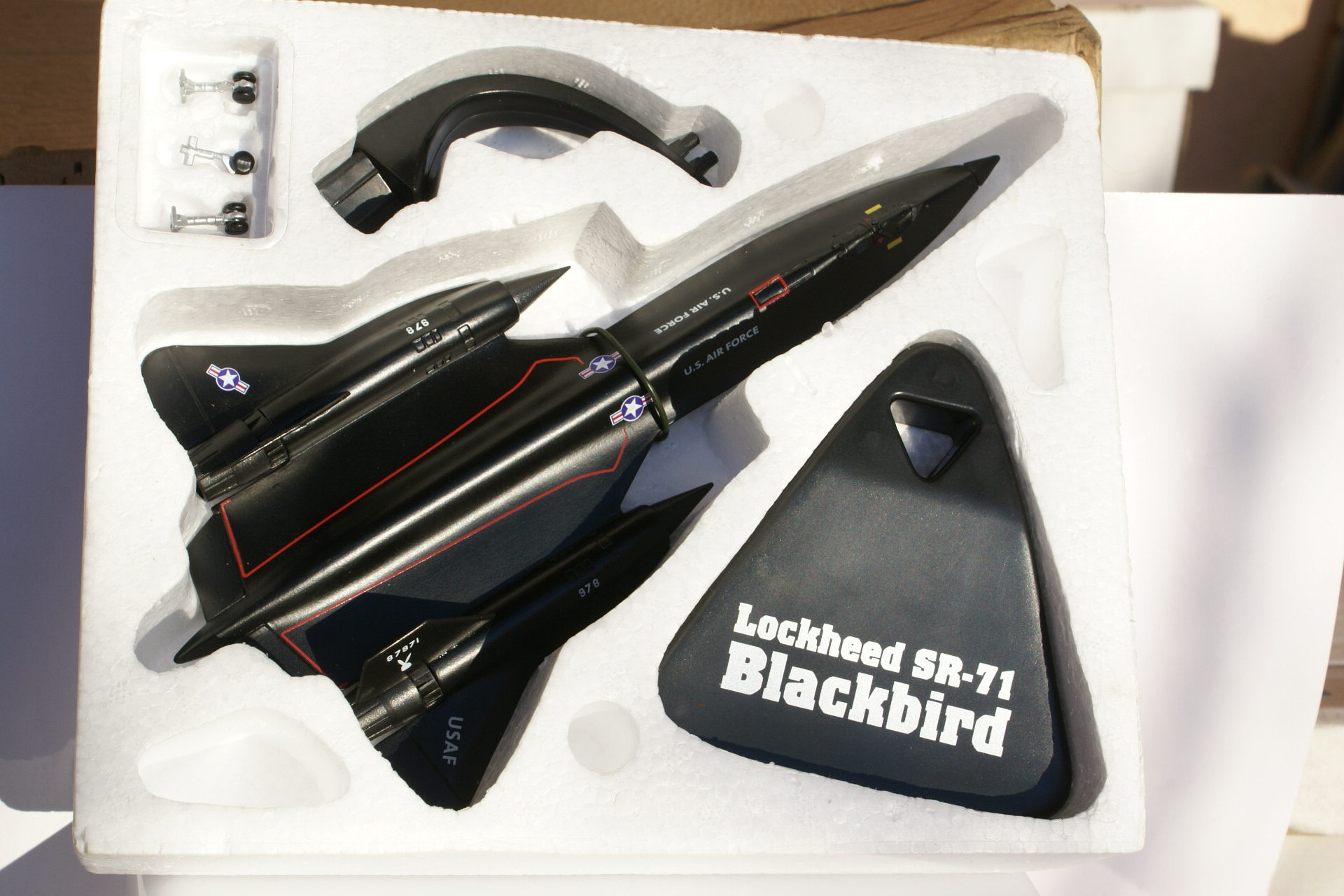 Lockheed SR-71 Blackbird Fertigmodell Maßstab 1:144 Die-Cast ready built 